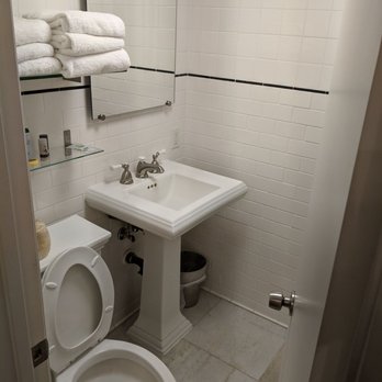 The Greens Hotel - Bathroom - Hotels Near Me - Sacramento, California The Greens Hotel - Bathroom - Hotels Near Me - Sacramento, California
