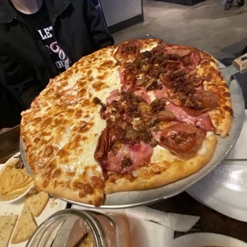 Wally's Pizza Bar - Sports Bars Near Me - Cameron Park, California