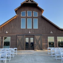 Hillbrook Farms - Outdoor seating area