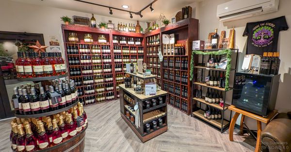 D. H. LESCOMBES WINERY & BISTRO by null