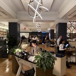 Boulevard - Interior entry (dining area is to the right)