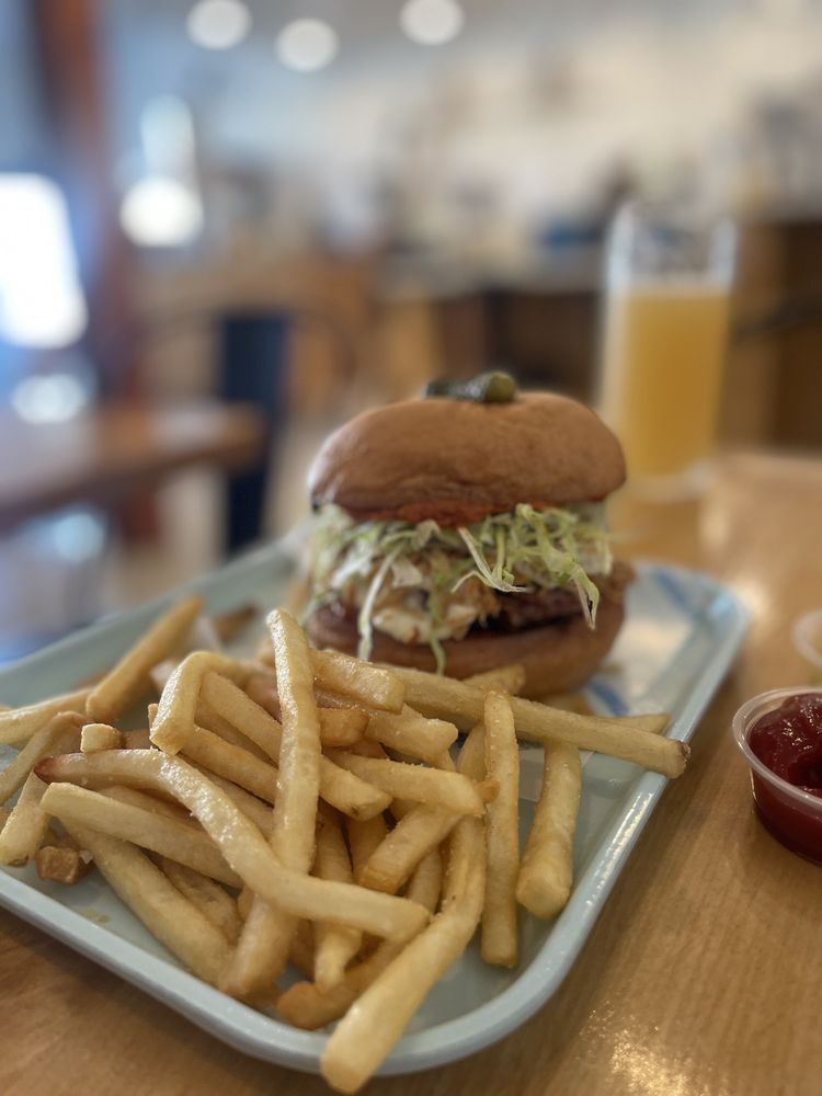 LUNCH BOX Updated October 2024 107 Photos & 72 Reviews 128 N Main