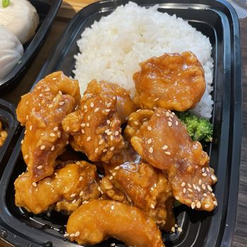 Nan Xiang Express - Crispy Sesame Chicken Bowl - Shanghainese Near Me - Brooklyn, New York