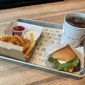 Shake Shack Hilldale Center - Burgers Near Me - Madison, Wisconsin