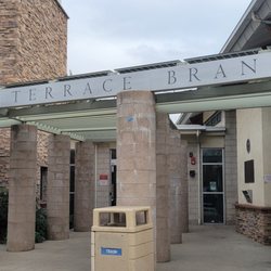 Lake View Terrace Branch Library - Walking in