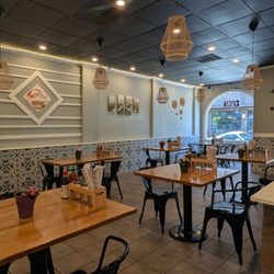 Pho Na Saigon Rendezvous - Spacious and beautiful interior