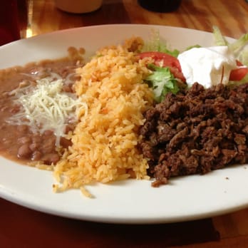 Cielito Lindo - Lunch platter with steak (includes 2 tortillas), $6.49 - Mexican Near Me - Milwaukee, Wisconsin Cielito Lindo - Lunch platter with steak (includes 2 tortillas), $6.49 - Mexican Near Me - Milwaukee, Wisconsin