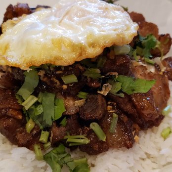 Si Lom Thai Bistro - Crispy pork atop a bed of rice and oooh. A fried egg. How could I forget?! - Thai Near Me - Toronto, Ontario Si Lom Thai Bistro - Crispy pork atop a bed of rice and oooh. A fried egg. How could I forget?! - Thai Near Me - Toronto, Ontario