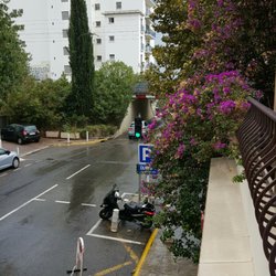 Hôtel Villa Nina - You can see the underpass leading to the beach from our balcony!