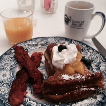 The Dinsmore House - French toast breakfast - Bed & Breakfast Near Me - Charlottesville, Virginia The Dinsmore House - French toast breakfast - Bed & Breakfast Near Me - Charlottesville, Virginia