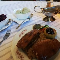 Hotel Nöhre - Entenbrust, mit Rotkohl und Klößen.