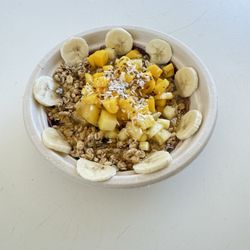 Cultivate Juice Co. - Sunshine Açaí Bowl: Mango, pineapple, granola, honey, banana, bee pollen