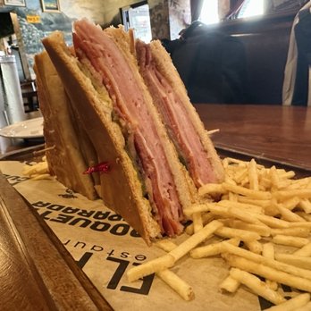 El Pub - Cubano Sandwich - Cuban Near Me - Miami, Florida