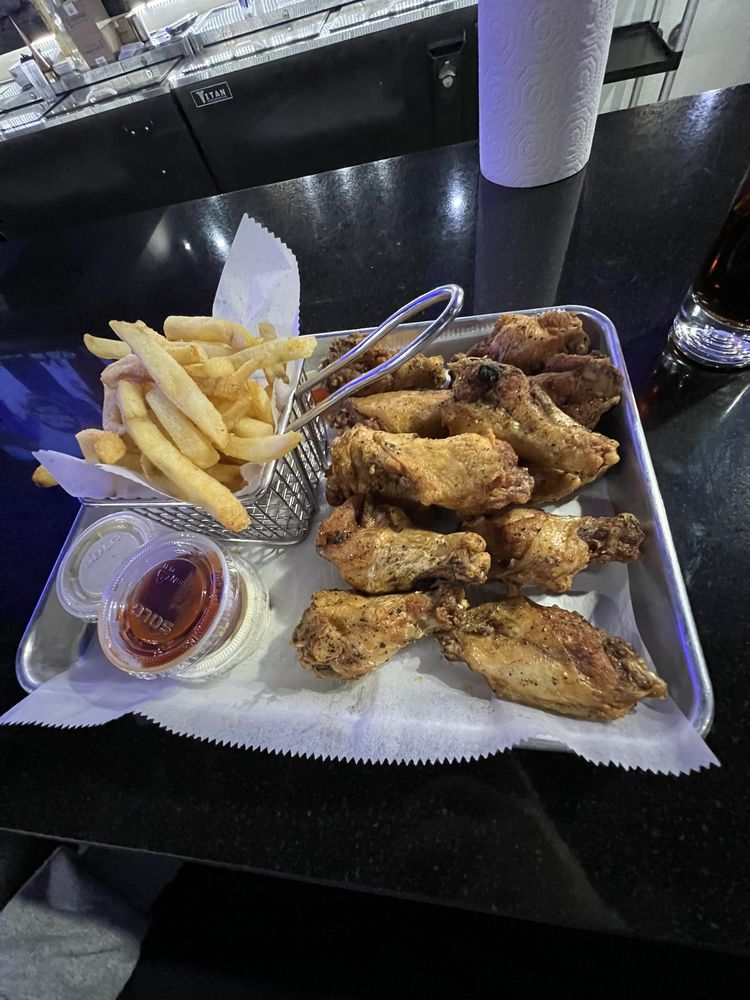 KNOCKOUT SPORTS BAR Updated June 2024 230 Photos & 96 Reviews