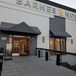 Barnes & Noble - Storefront