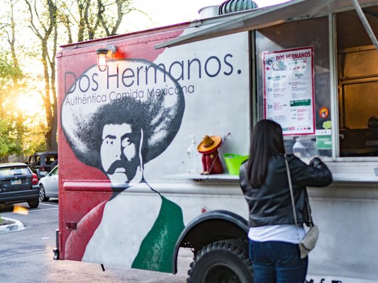 Dos Hermanos by null