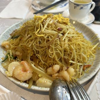 Moon Palace - Singaporean rice noodles (oddly mixed with glass noodles) - Seafood Near Me - Toronto, Ontario Moon Palace - Singaporean rice noodles (oddly mixed with glass noodles) - Seafood Near Me - Toronto, Ontario