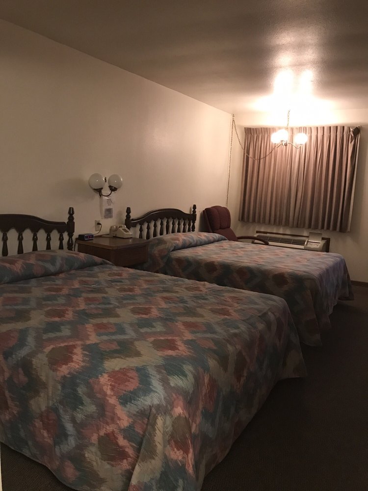 SANDHILLER RESTAURANT & MOTEL Updated October 2024 16 Photos 411