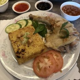 Hainanese Chicken with Crispy Burned Rice Hainanese Chicken with Crispy Burned Rice