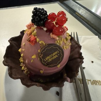 Café Landtmann - Strawberry Blossom - Sept 2024 - Cafes Near Me - Vienna, 9 Café Landtmann - Strawberry Blossom - Sept 2024 - Cafes Near Me - Vienna, 9