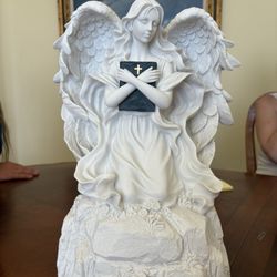 Marshall Spoo Sunset Funeral Chapel - This is the beautiful urn I chose for my mother