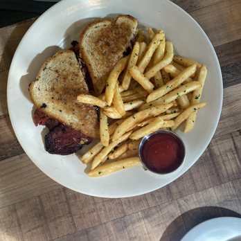 Hungry Goat Scratch Kitchen & Wine Bar - Wine Bars Near Me - Morrison, Colorado