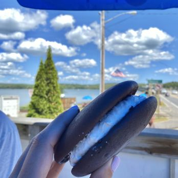 Red's Eats - Whoopie pies are amazing!! - Seafood Near Me - Wiscasset, Maine Red's Eats - Whoopie pies are amazing!! - Seafood Near Me - Wiscasset, Maine