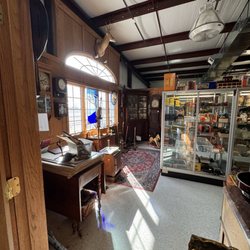 Rocky's Gold, Silver & Antiques - Antiques