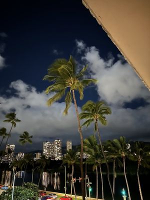 Wayfinder Waikiki by null