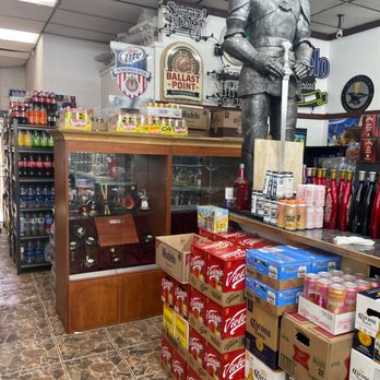 Jere's Liquors - a man in a suit of armor - Beer, Wine & Spirits Near Me - Camarillo, California Jere's Liquors - a man in a suit of armor - Beer, Wine & Spirits Near Me - Camarillo, California