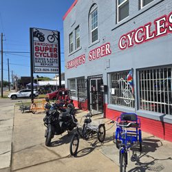 Enrique's Super Cycles - Building exterior.