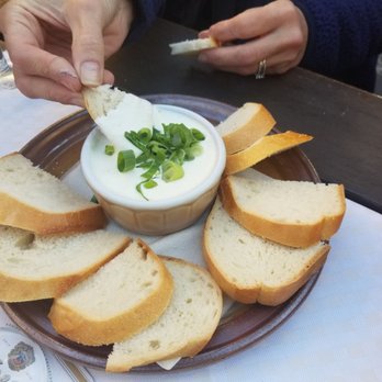 Gaststätte Oma - Beer starter bread with dip - German Near Me - Dresden, SN