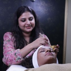 Facial treatment in Session