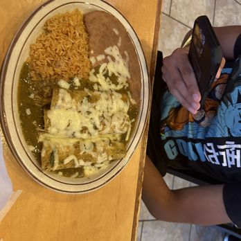 La Victoria - Burrito Deluxe (LUNCH) - Mexican Near Me - Charlotte, North Carolina