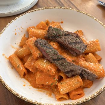 Brightside California Kitchen - Rigatoni Pasta with ribeye steak - Cocktail Bars Near Me - Santa Monica, California Brightside California Kitchen - Rigatoni Pasta with ribeye steak - Cocktail Bars Near Me - Santa Monica, California
