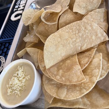 Agave & Rye - Indianapolis - Tortilla Chips & Queso - New American Near Me - Indianapolis, Indiana