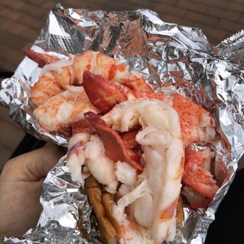 Red's Eats - Lobster roll - Seafood Near Me - Wiscasset, Maine Red's Eats - Lobster roll - Seafood Near Me - Wiscasset, Maine