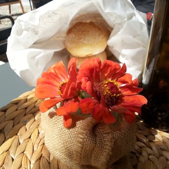 Da Sciolla - Sweet table flowers and bread in a burlap bag - Italian Near Me - Domodossola, VB