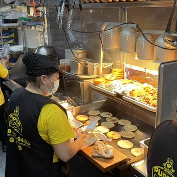 Pupusa Express - Nuestro personal 100% latino laborando con todo esfuerzo cada día - Food Trucks Near Me - Van Nuys, California Pupusa Express - Nuestro personal 100% latino laborando con todo esfuerzo cada día - Food Trucks Near Me - Van Nuys, California