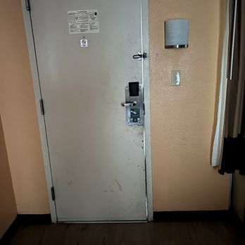 Quality Inn Pinehurst Area - Gap between door and frame - Hotels Near Me - Aberdeen, North Carolina Quality Inn Pinehurst Area - Gap between door and frame - Hotels Near Me - Aberdeen, North Carolina