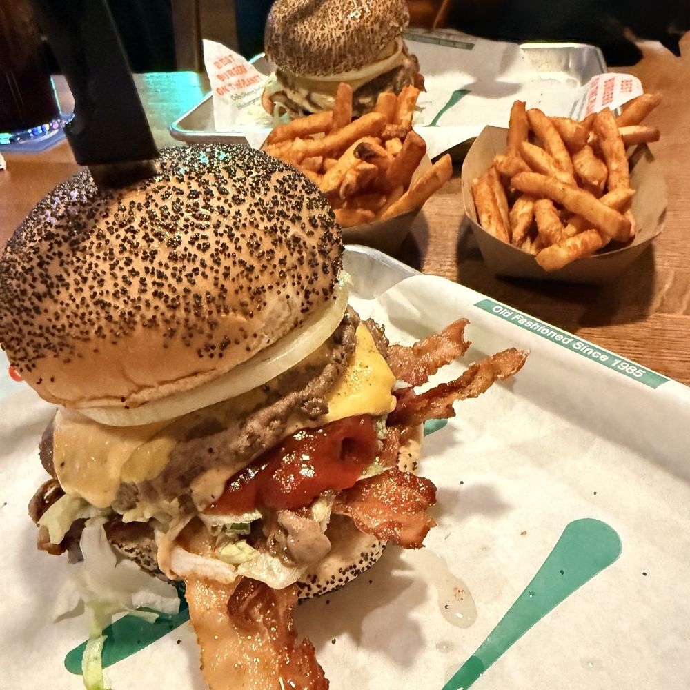 Jakes Burgers and Beer - American Near Me - Grapevine, Texas