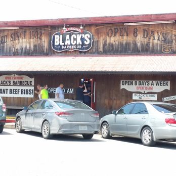 Black's Barbecue Lockhart - Sunday lunch rush. - Barbeque Near Me - Lockhart, Texas Black's Barbecue Lockhart - Sunday lunch rush. - Barbeque Near Me - Lockhart, Texas