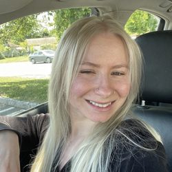 C'est La Vie Salon - Hair cut and color