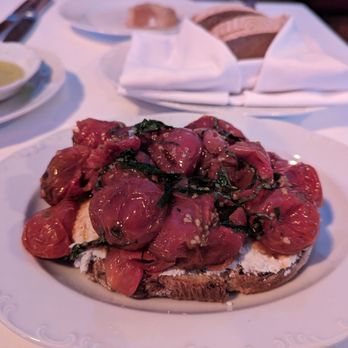 I Sodi - Bruschetta di pomodori - Tuscan Near Me - New York, New York I Sodi - Bruschetta di pomodori - Tuscan Near Me - New York, New York