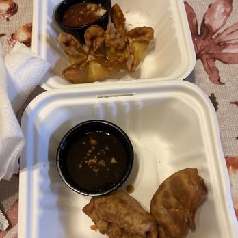 TNK Vegan Cafe - Fried wonton (6)  5 Cream Cheese Puffs - Vegan Near Me - Modesto, California