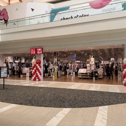 Uniqlo - Brea Mall store front