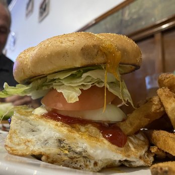 Cattle Bay Restaurant - Biggest tastiest burger I've had in a long time!!! - Breakfast & Brunch Near Me - Wrightsville, Georgia