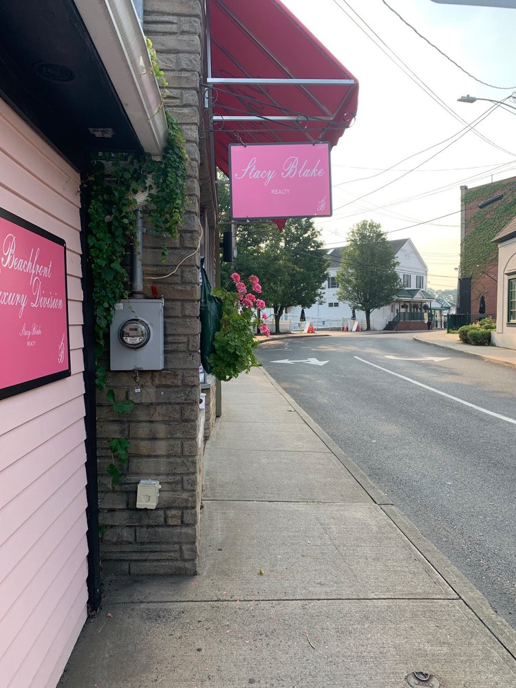 STACY BLAKE REALTY Updated October 2024 8 Daniel St, Milford