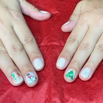 Classic Nails - Christmas gel manicure - Nail Salons Near Me - Atlanta, Georgia