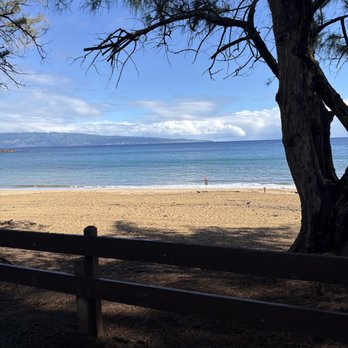 Baya Bowls - Beach 100feet away - Food Trucks Near Me - Lahaina, Hawaii